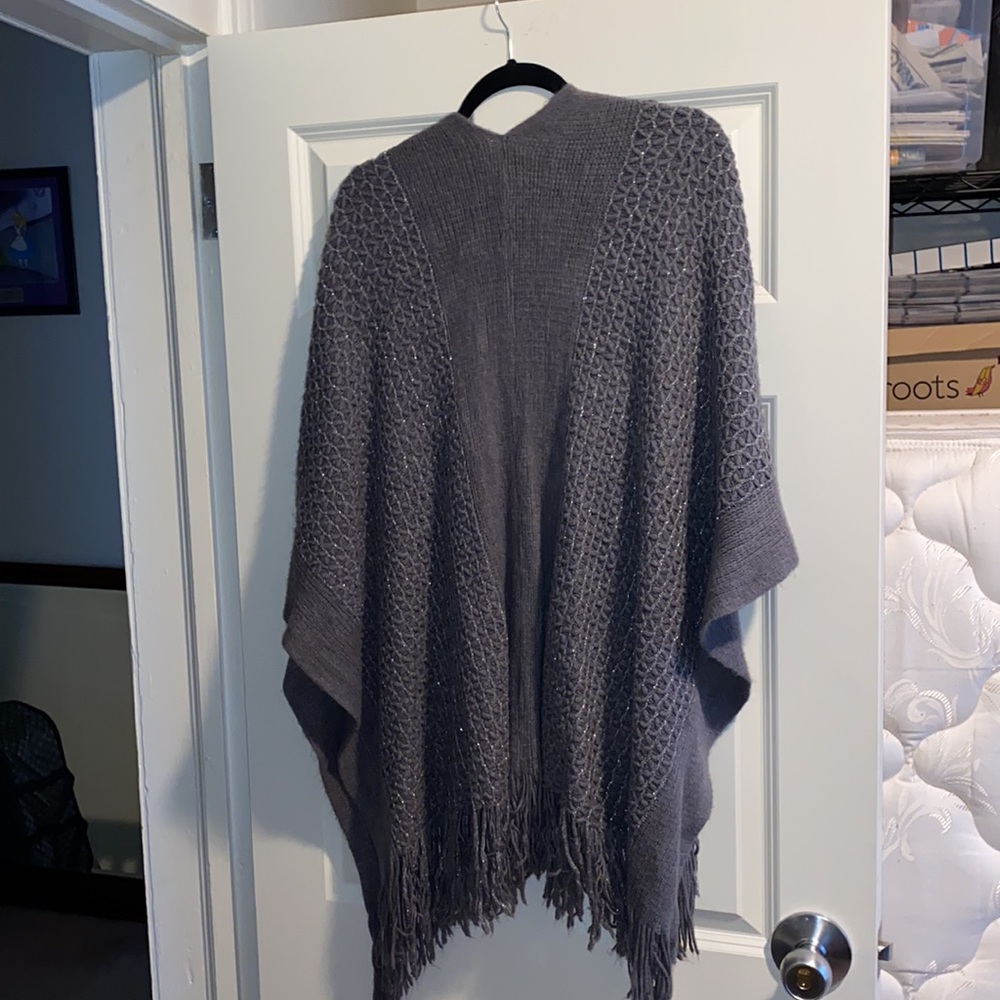Grey Throw - Picture 2 of 2